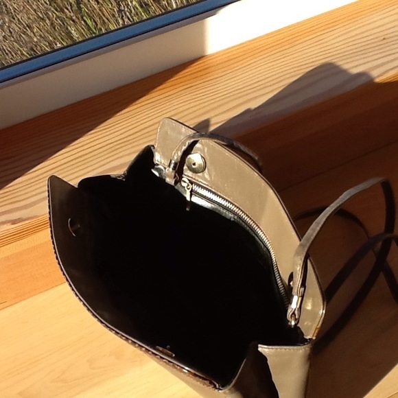 Nordstrom Italian made taupe leather cross… - Picture 5 of 6